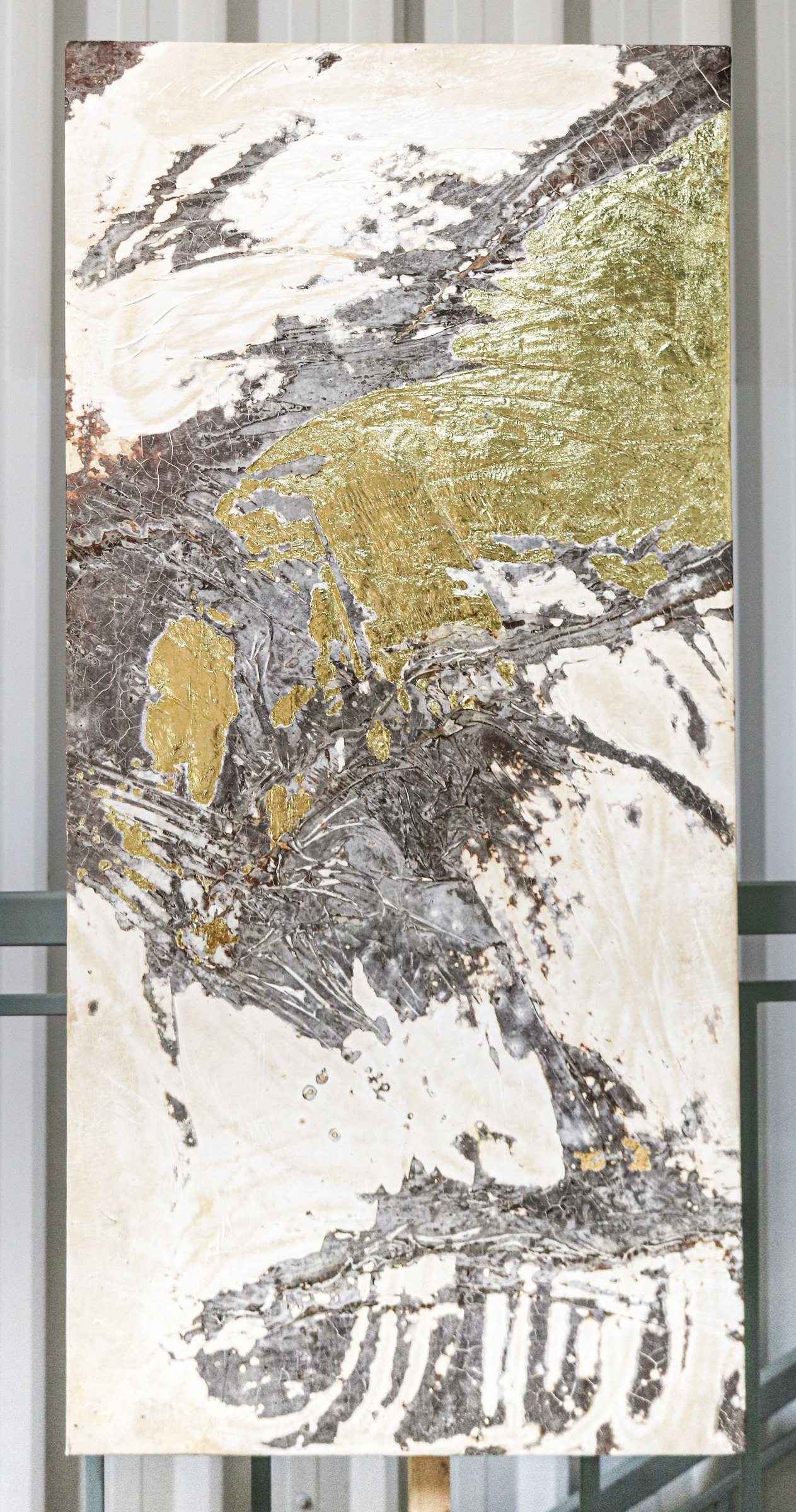 Full view of an Aurum work with gold areas across the grown surface